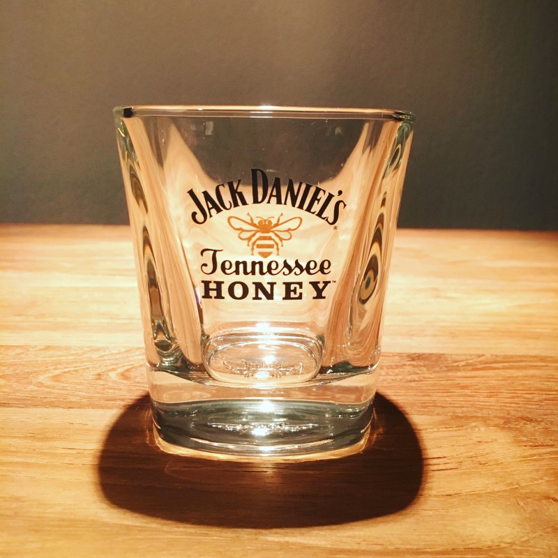 Glass Jack Daniel's Honey on the rocks