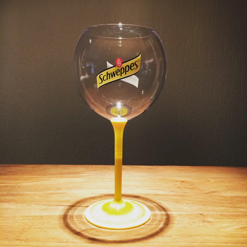 verre a pied schweppes